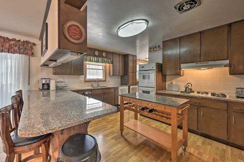 Charming Oakhill House - 2 Mi To Dtwn Dells