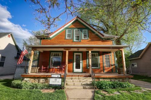 Cozy Downtown Dwelling