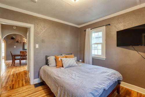 Cozy Downtown Dwelling