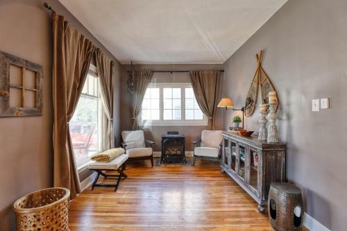 Cozy Downtown Dwelling