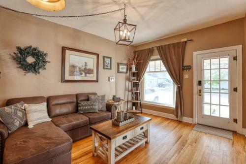 Cozy Downtown Dwelling