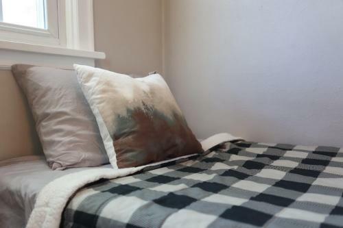 Cozy Downtown Dwelling