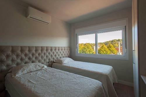 Amplo Apartamento Junto � Rua Coberta de Canela - Campos de Canella