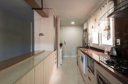 Amplo Apartamento Junto � Rua Coberta de Canela - Campos de Canella