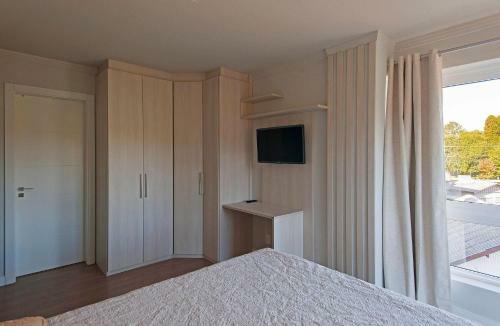 Amplo Apartamento Junto � Rua Coberta de Canela - Campos de Canella