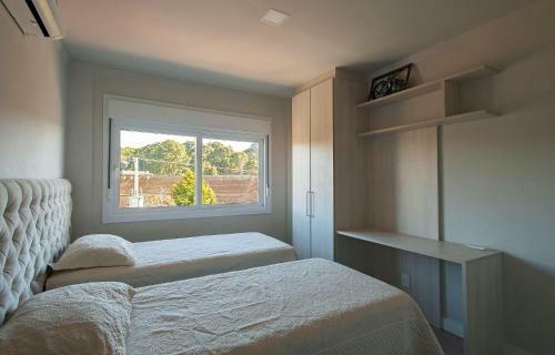Amplo Apartamento Junto � Rua Coberta de Canela - Campos de Canella