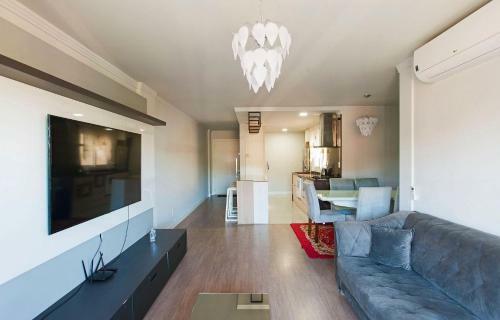 Amplo Apartamento Junto � Rua Coberta de Canela - Campos de Canella