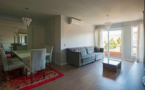 Amplo Apartamento Junto � Rua Coberta de Canela - Campos de Canella