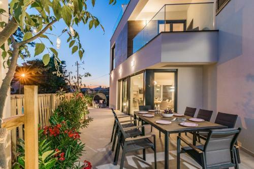 Villa Elena Deluxe Mit Whirlpool Und Pool Am Meer