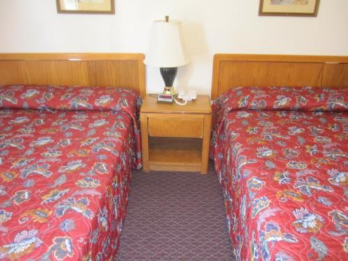 Pinecrest Motel