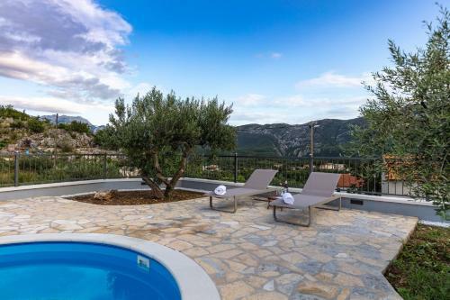 Villa Alinica Dvori / Pool / Serenity / Brand New