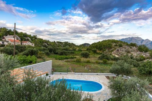 Villa Alinica Dvori / Pool / Serenity / Brand New