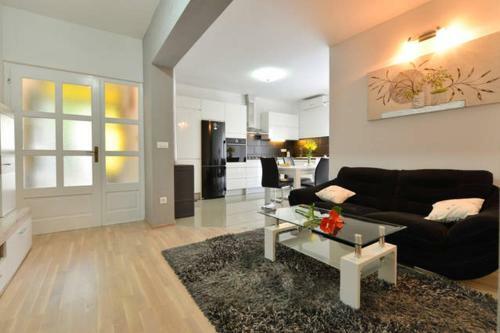 Modern Apartment Milati?