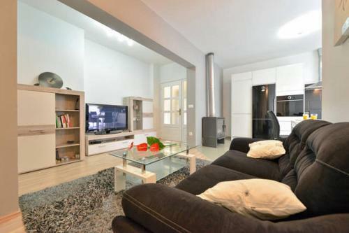 Modern Apartment Milati?