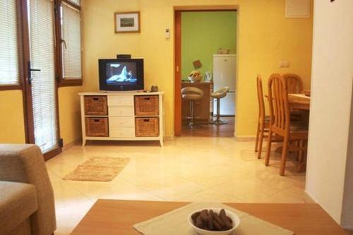 Apartments With A Parking Space Jelsa, Hvar - 4586