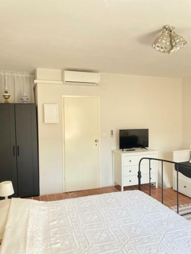 Charming Stone House In Jelsa
