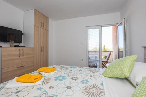 Apartments With A Parking Space Mandre, Pag - 18273