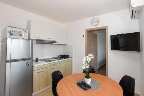 Apartments With A Parking Space Mandre, Pag - 18273