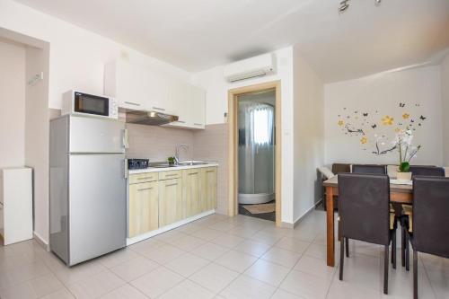 Apartments With A Parking Space Mandre, Pag - 18273