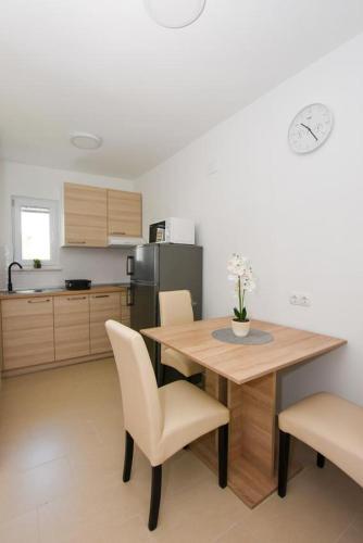 Apartments With A Parking Space Mandre, Pag - 18273