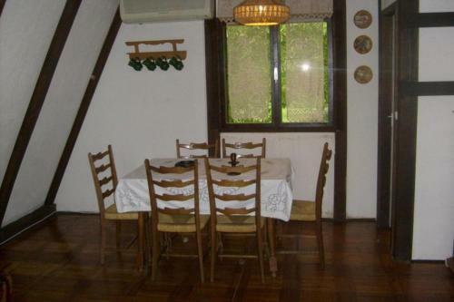 Riverside House Bojko