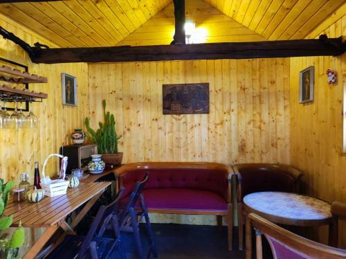 Hostal Pod Orehom Drvena Ku?a I Sauna