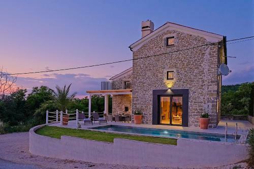 Villa Carica