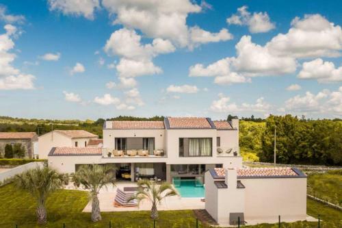 Luxury Villa G2 With Indoor & Outdoor Pool