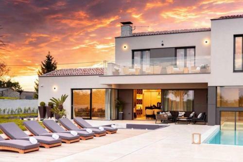 Luxury Villa G2 With Indoor & Outdoor Pool