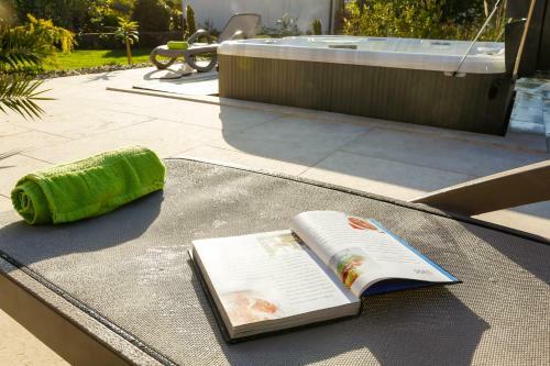 Villa Lavender's Breeze With Jacuzzi, Bbq And Bicycles