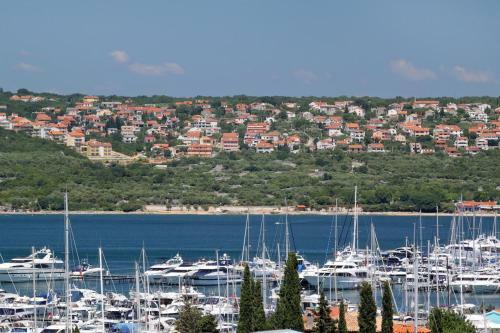Apartments With A Parking Space Kornic, Krk - 14919