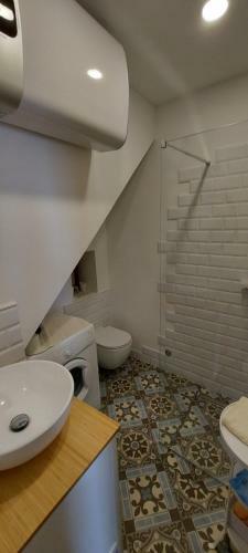 Antique Central Komi?a House Nona Nika