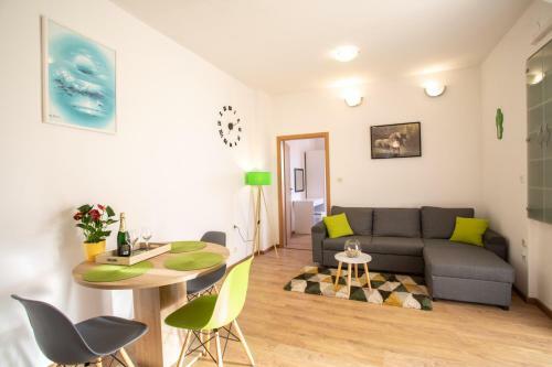Anika Apartment Komi?a