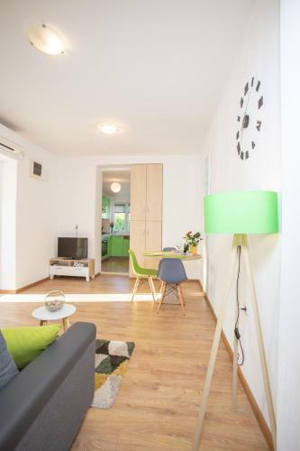 Anika Apartment Komi?a