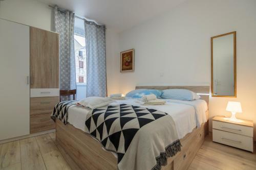 Apartment E?a