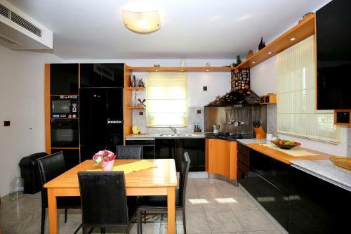5* Seaview Villa Clara For 12+ Guests, Ko?ino