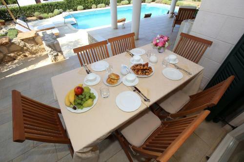 5* Seaview Villa Clara For 12+ Guests, Ko?ino