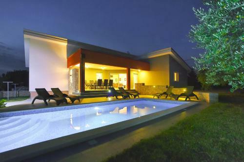 Villa Krnica With Private Pool