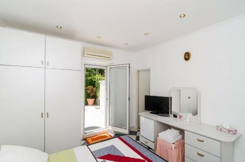 Wisteria Apartment