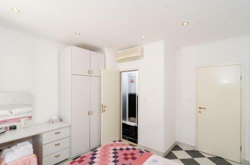 Wisteria Apartment