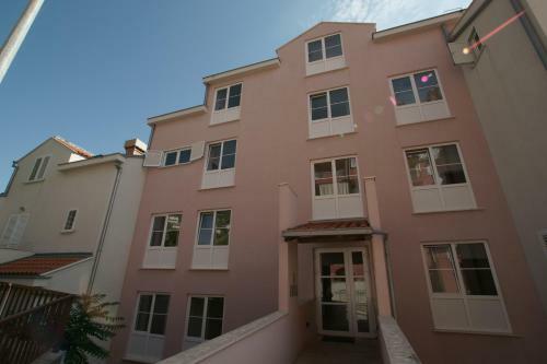 Apartment Wow