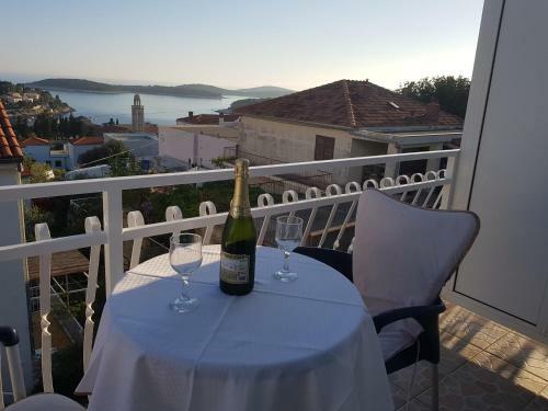 Hostal Tanya-apartments And Rooms