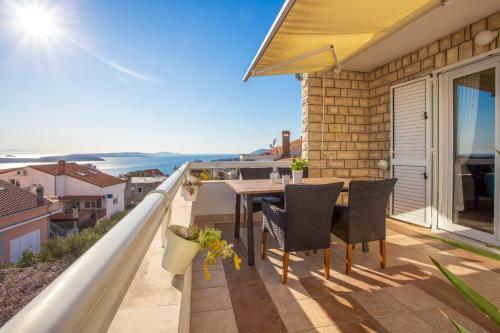 Peaceful Apartment With Beautiful View
