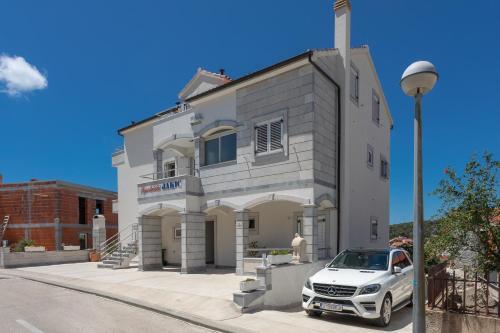 Hostal Apartments Jakic 1