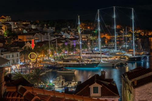 Waterfront Apartment Prosper - Hvar