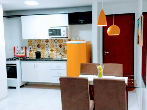 Confort�vel Apartamento Com Piscina 300mt Da Praia