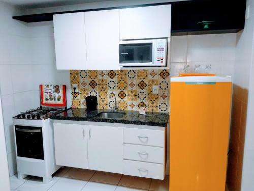 Confort�vel Apartamento Com Piscina 300mt Da Praia