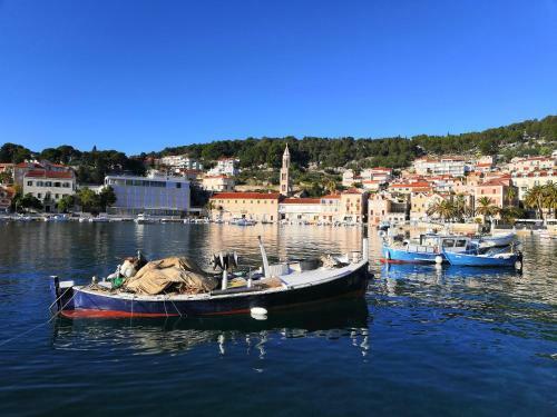 Hvar Central Apartment
