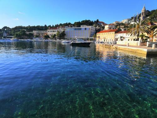 Hvar Central Apartment
