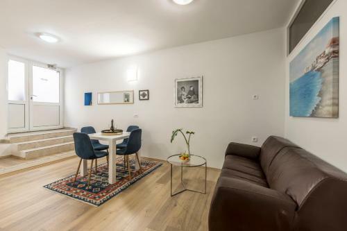 Hvar Central Apartment